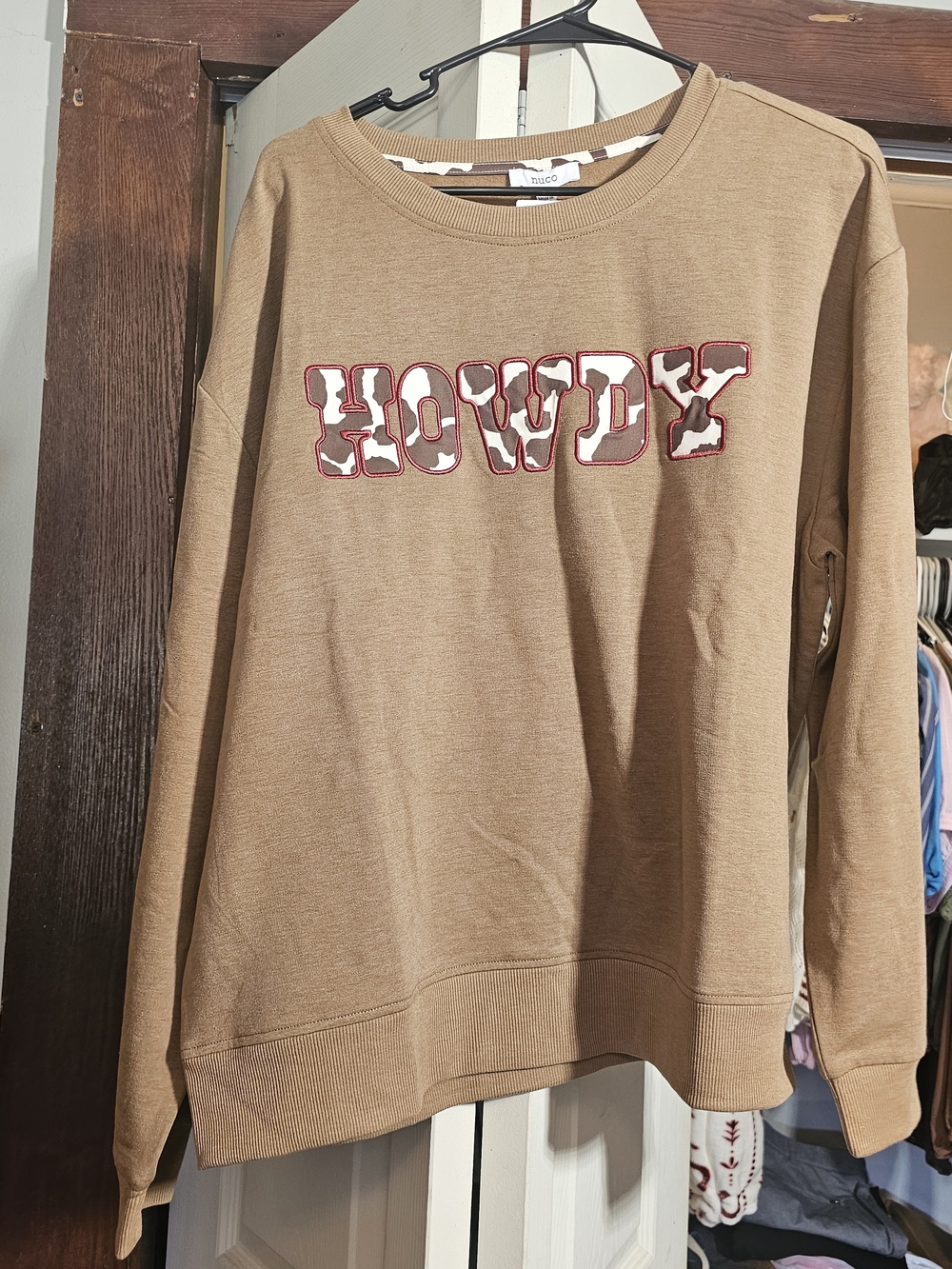 Willow & Clay Camel 'HOWDY' Crewneck Sweatshirt with Red-Trim Applique